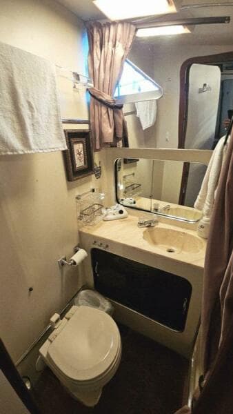 1986 Chris-Craft 381 Catalina