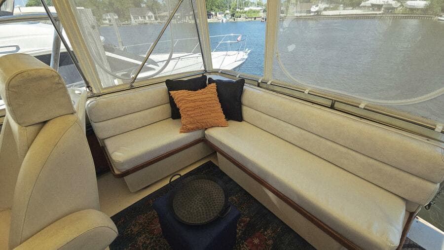 1986 Chris-Craft 381 Catalina