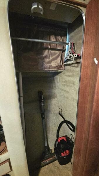 1986 Chris-Craft 381 Catalina