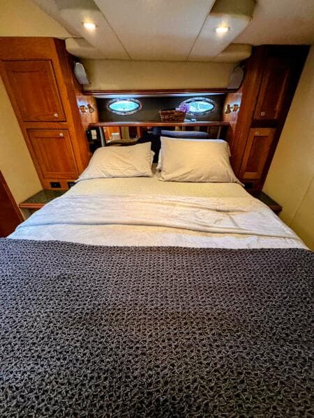 2005 Cruisers Yachts 540 Express