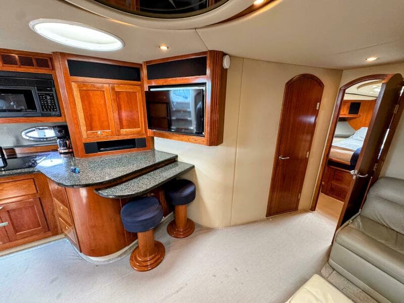 2005 Cruisers Yachts 540 Express