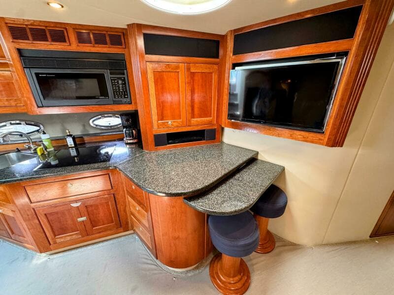 2005 Cruisers Yachts 540 Express