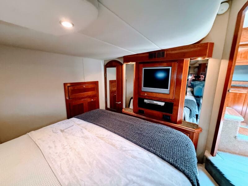 2005 Cruisers Yachts 540 Express