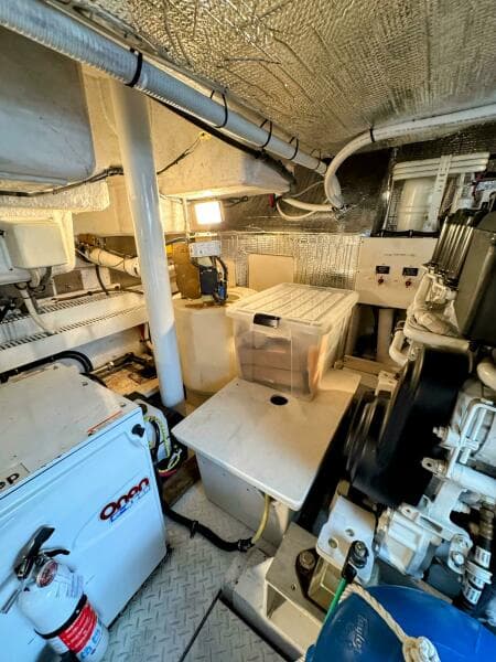 2005 Cruisers Yachts 540 Express