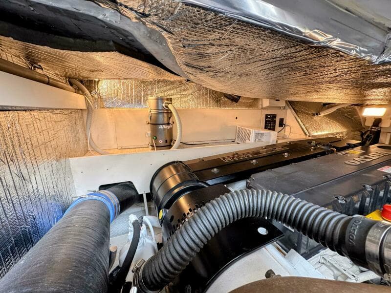 2005 Cruisers Yachts 540 Express