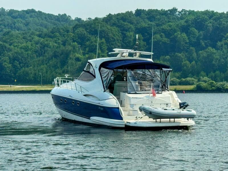 2005 Cruisers Yachts 540 Express