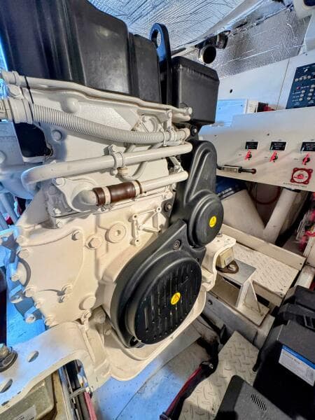 2005 Cruisers Yachts 540 Express