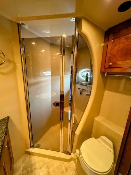 2005 Cruisers Yachts 540 Express