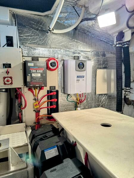 2005 Cruisers Yachts 540 Express