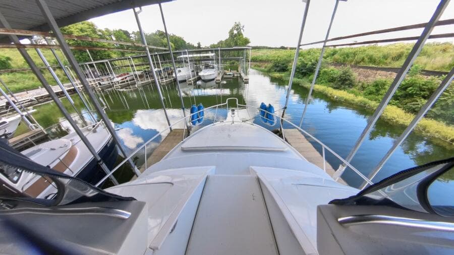 34 ft Mainship - Flybridge to Bow Walkthrough