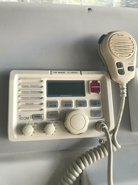 34 ft Mainship - Helm Marine Radio