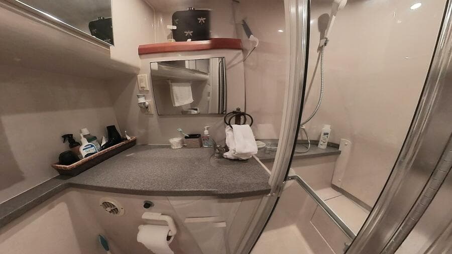 34 ft Mainship - Aft Cabin Vanity