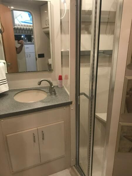 34 ft Mainship - Forward Sink/Shower