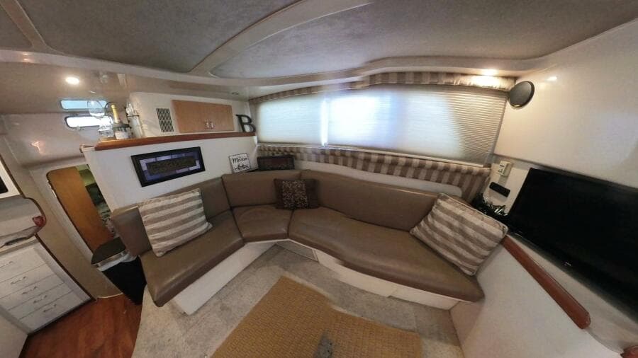34 ft Mainship - Salon Seating Starboard Side