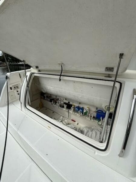 2000 Tiara Yachts 5200 Express