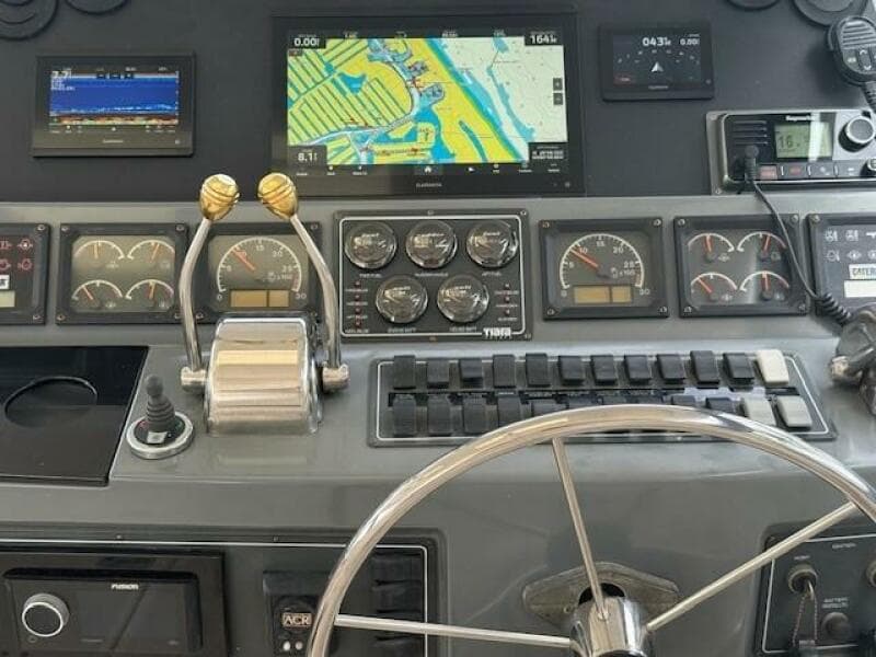 2000 Tiara Yachts 5200 Express