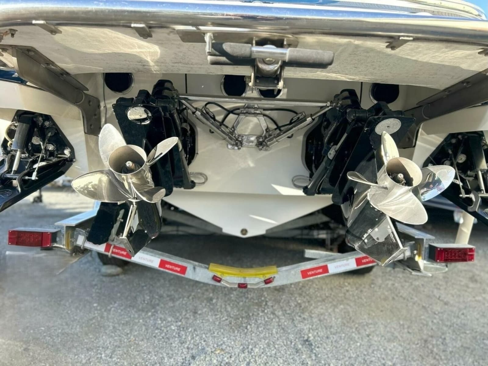 2005 Cobalt 343 - Photo 11