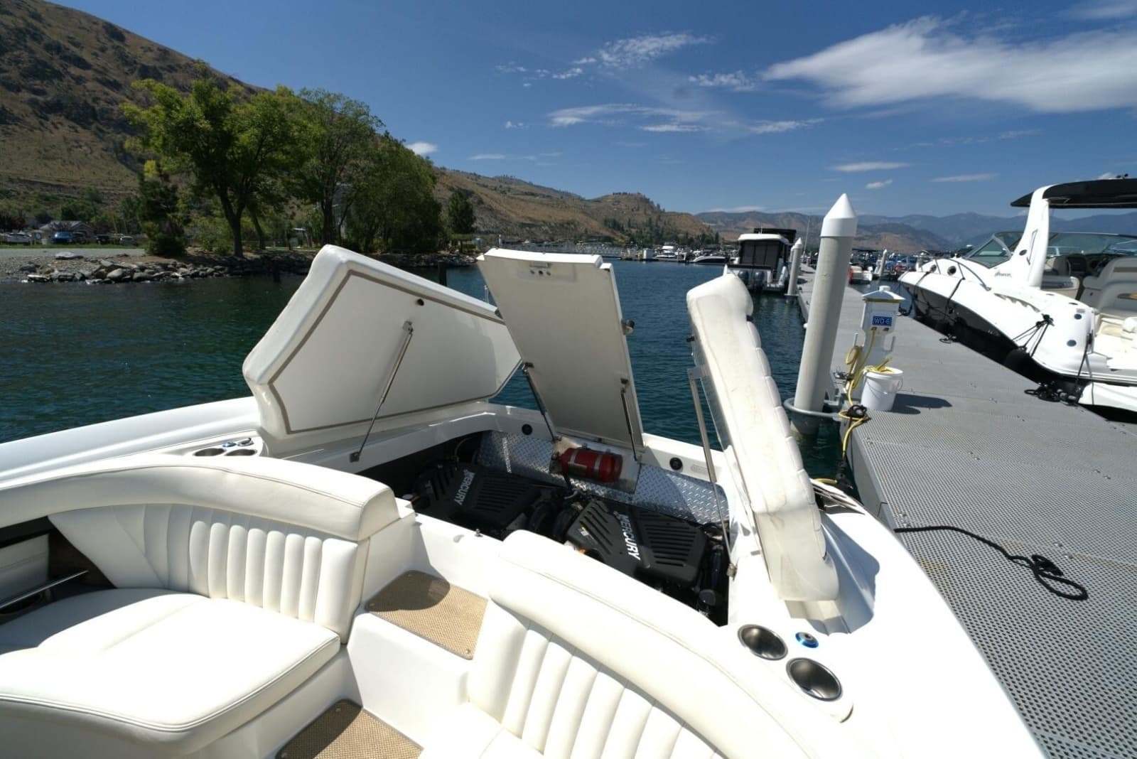 2005 Cobalt 343 - Photo 82