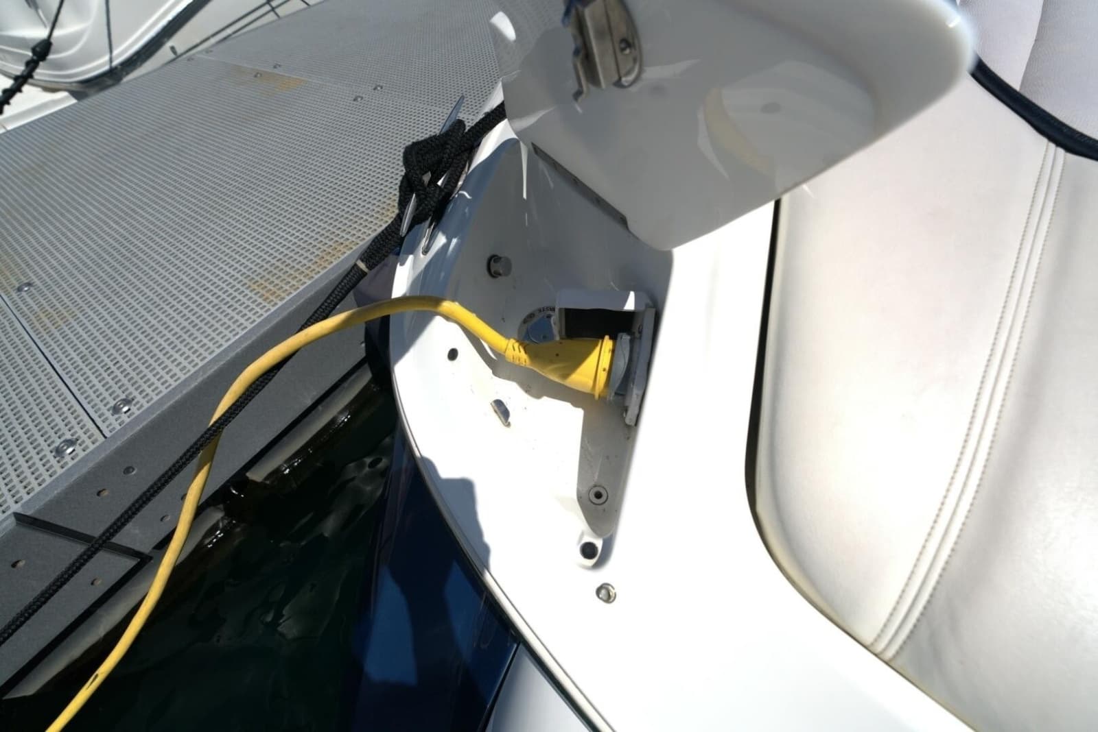 2005 Cobalt 343 - Photo 87