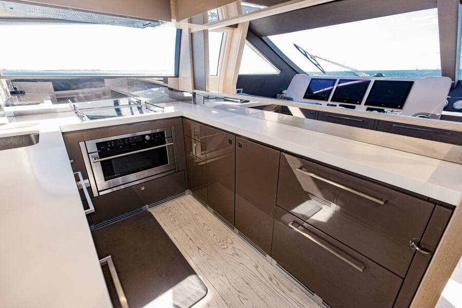 2017 Ferretti Yachts 750