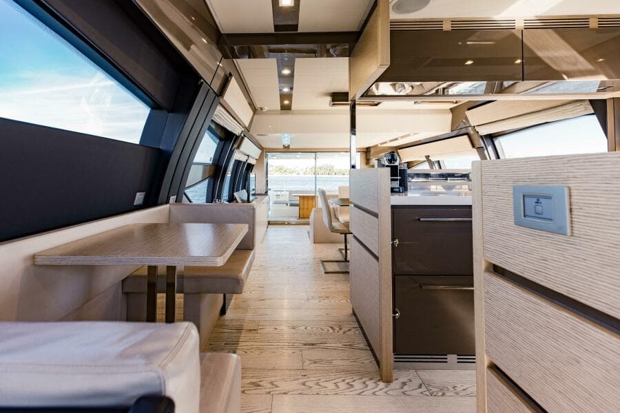 2017 Ferretti Yachts 750