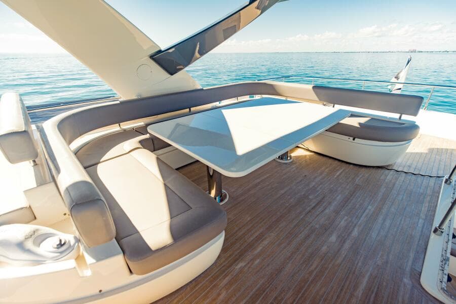 2017 Ferretti Yachts 750