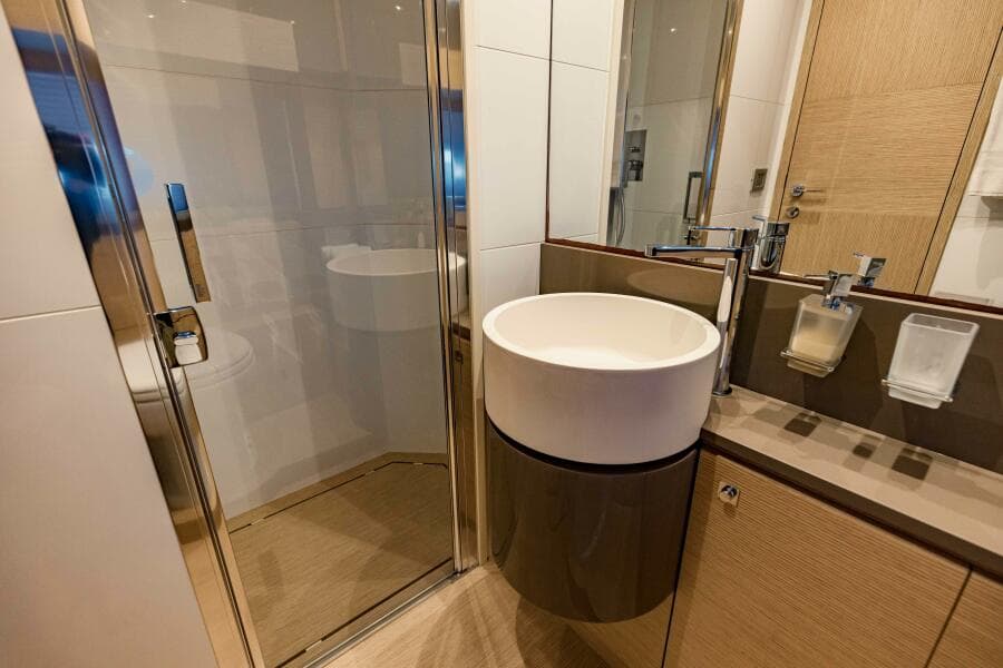 2017 Ferretti Yachts 750