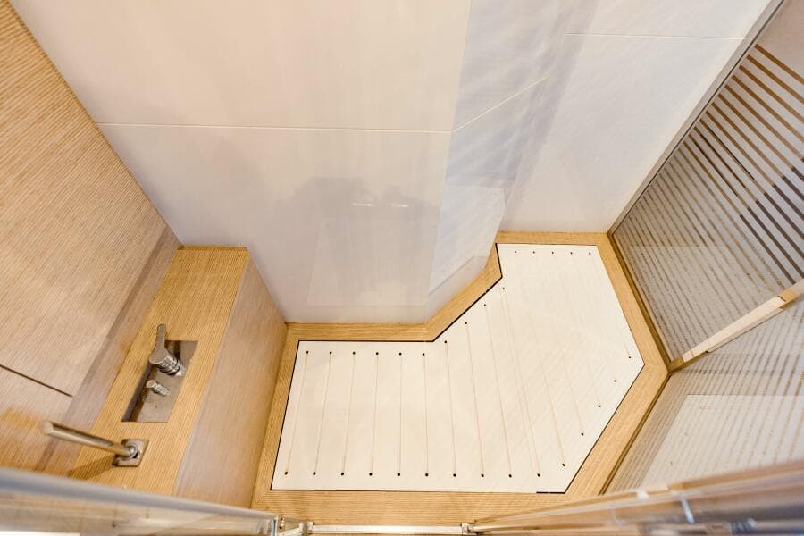 2017 Ferretti Yachts 750