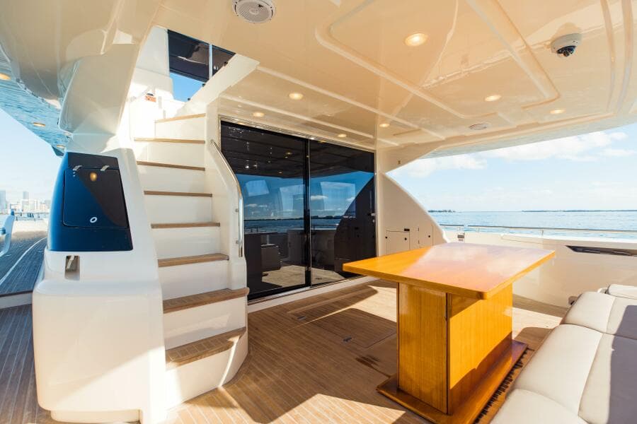 2017 Ferretti Yachts 750