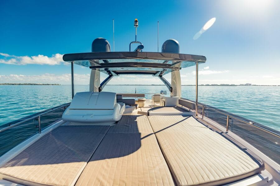 2017 Ferretti Yachts 750