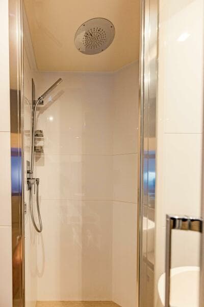 2017 Ferretti Yachts 750