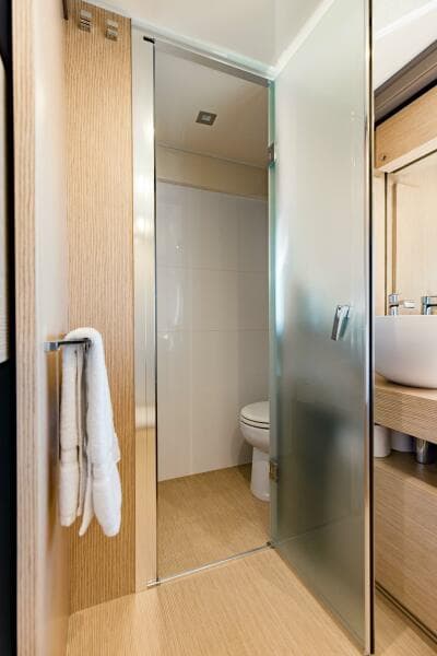 2017 Ferretti Yachts 750