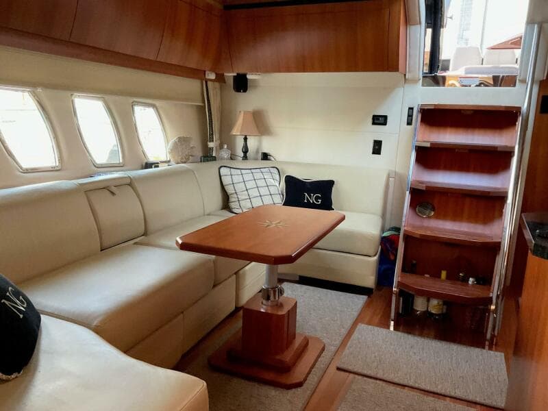 Regal 52 Sport Coupe - Salon