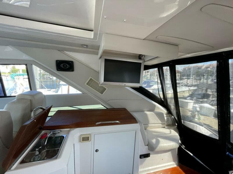 Regal 52 Sport Coupe - Helm Deck