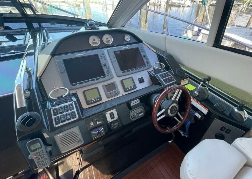 Regal 52 Sport Coupe - Helm