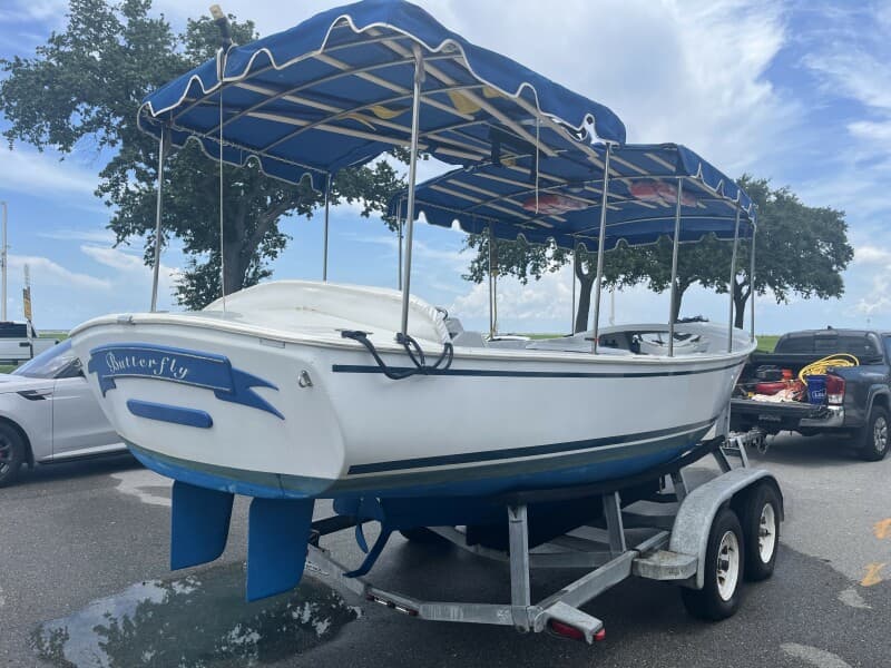 1998 Duffy Classic 21 - Starboard Sideon Trailer