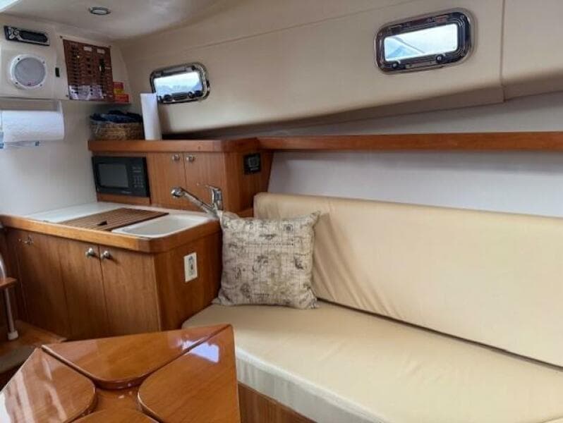 2004 Mainship Pilot - Photo 18