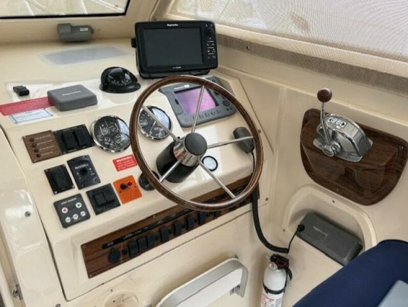 2004 Mainship Pilot - Photo 8