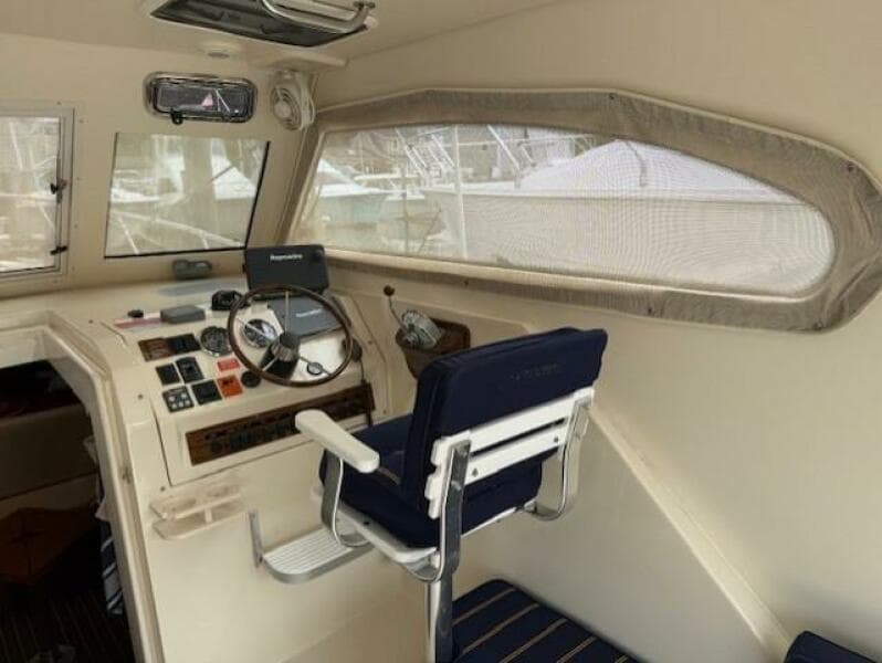 2004 Mainship Pilot - Photo 7