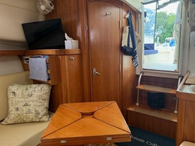 2004 Mainship Pilot - Photo 17