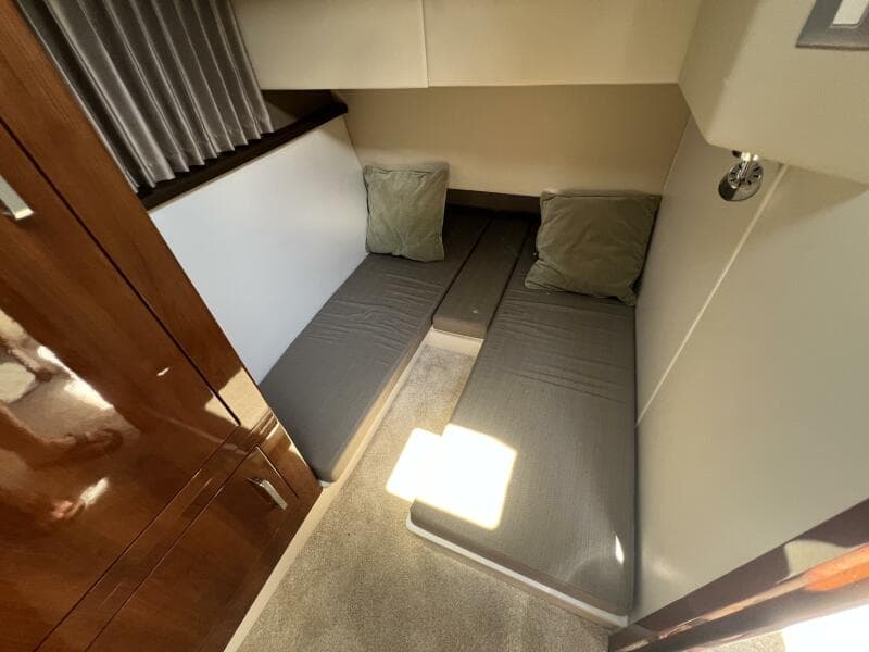 2016 Carver C34 Aft Stateroom