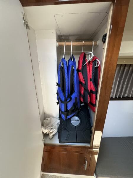 2016 Carver C34 V-Berth Port Closet