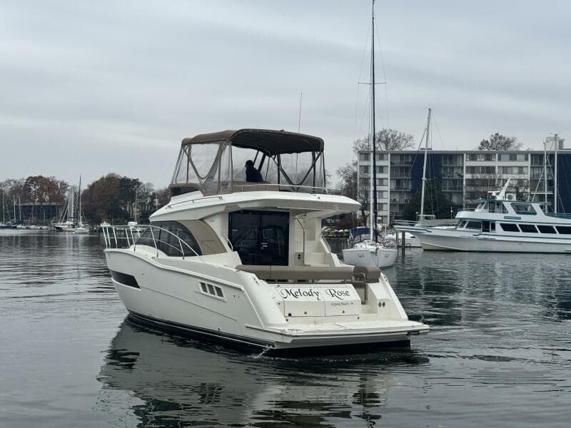 2016 Carver C34 Port Bow