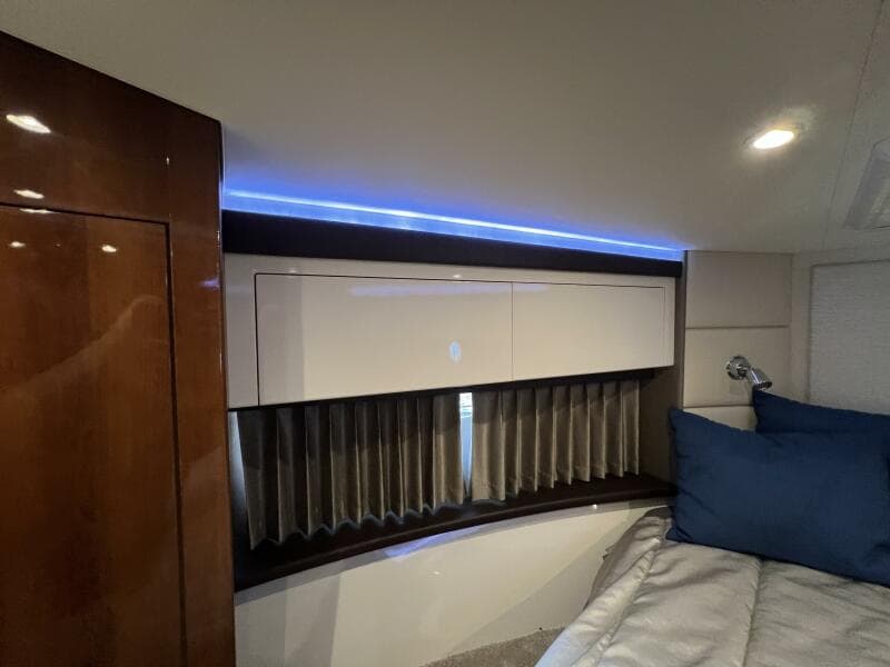 2016 Carver C34 V-Berth Port Windows