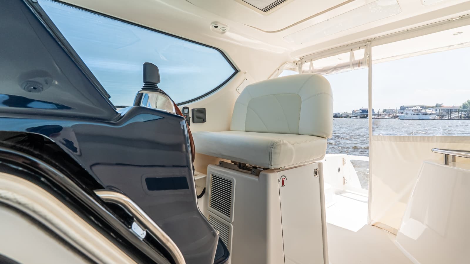 2007 Tiara Yachts 4300 Sovran - Photo 28