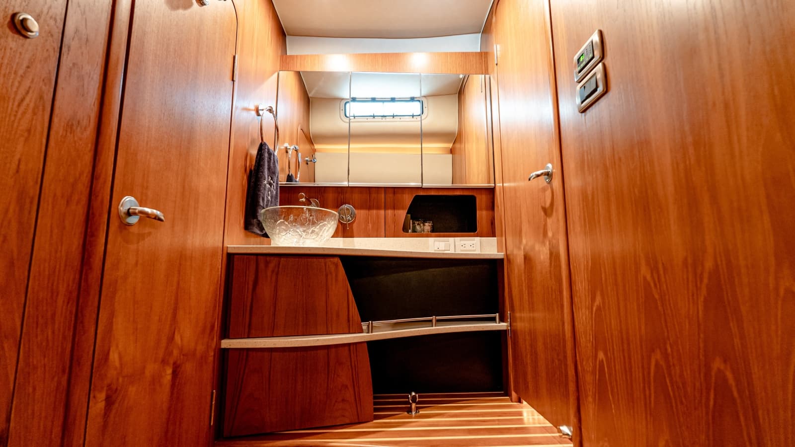2007 Tiara Yachts 4300 Sovran - Photo 48