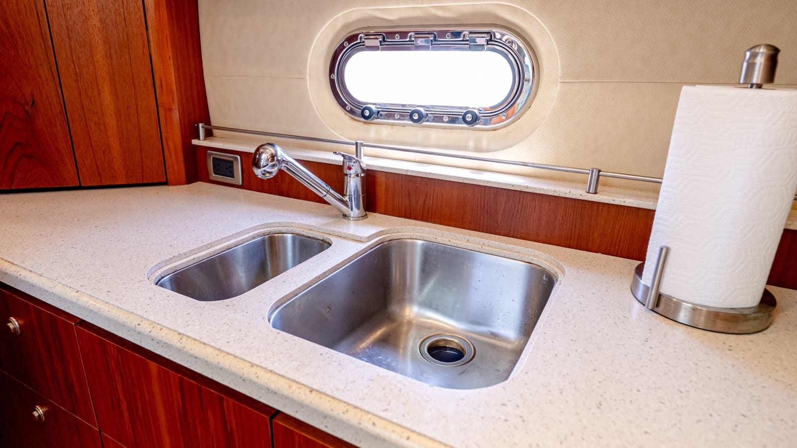 2007 Tiara Yachts 4300 Sovran - Photo 43