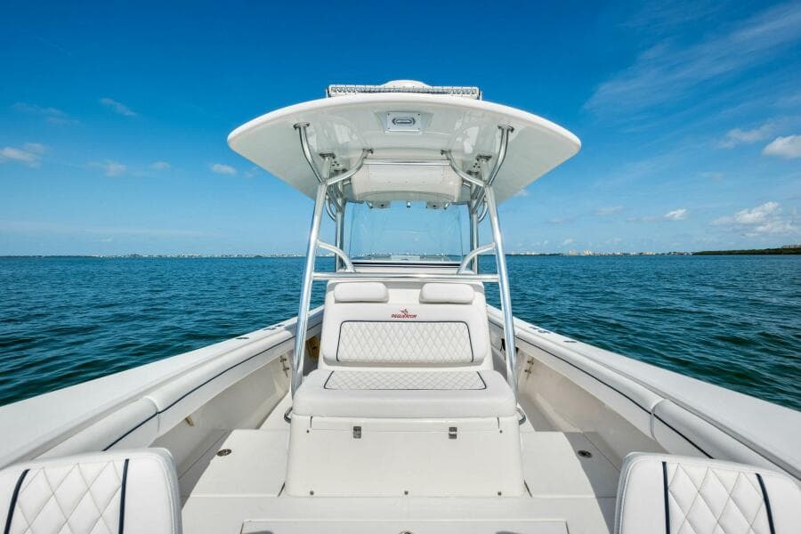 2012 Regulator 32 Forward Seating