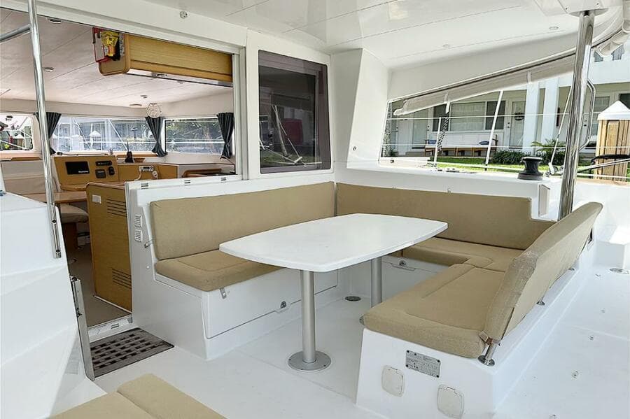 2012 Lagoon  - Photo 9