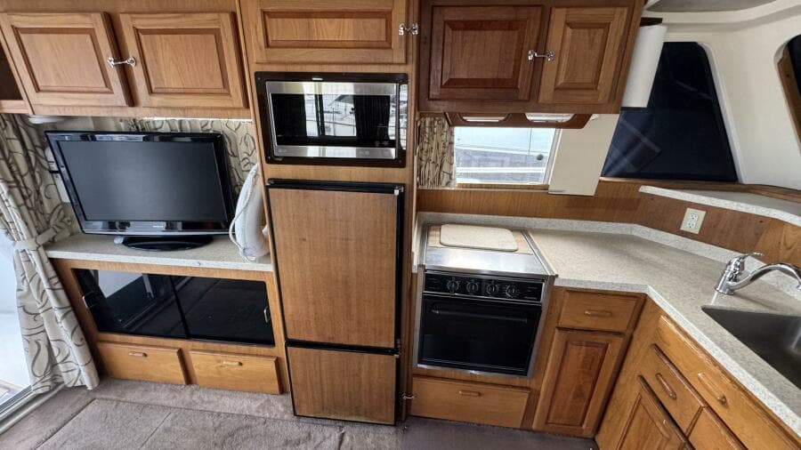 1999 Mainship 350 Galley